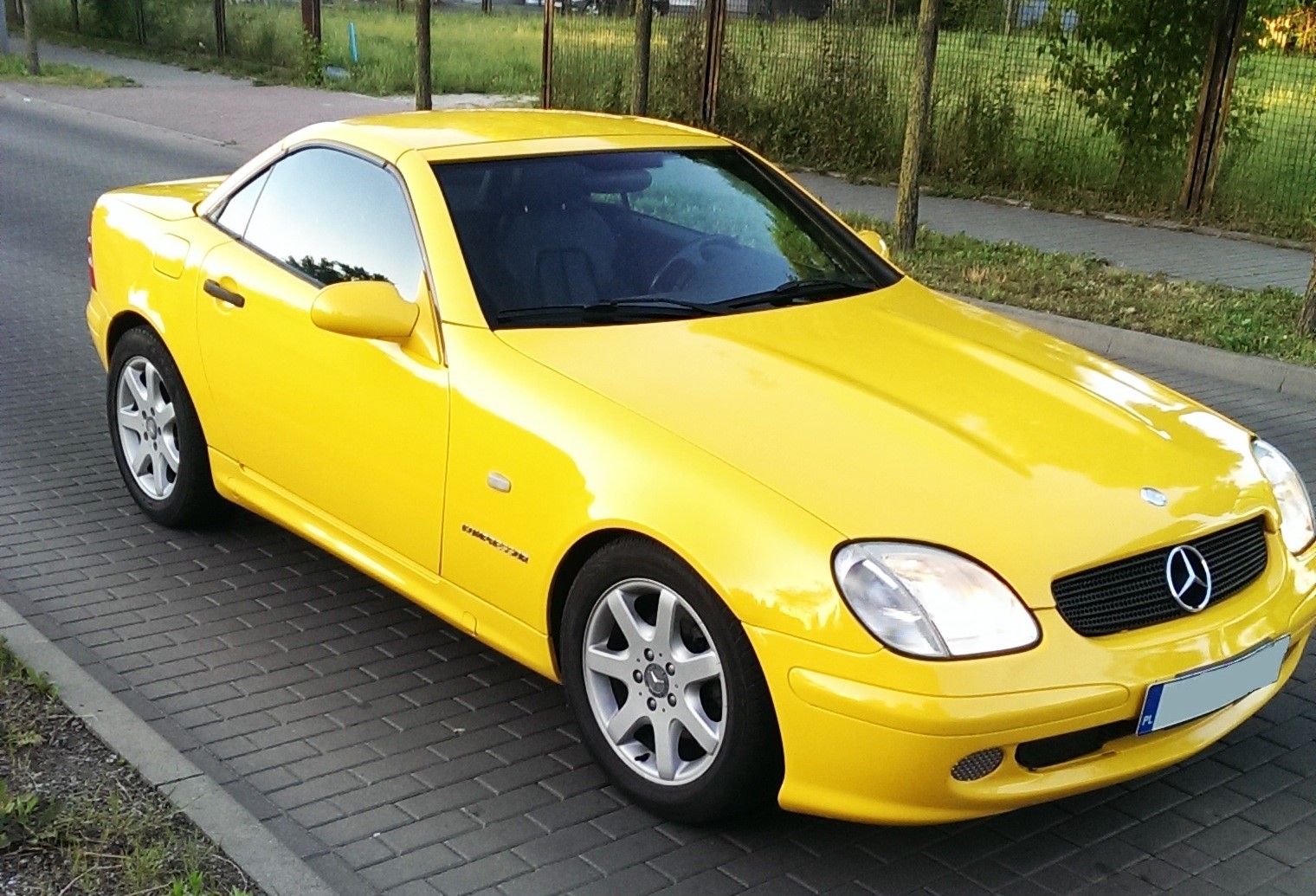 Mercedes Benz SLK Р¶РµР»С‚С‹Р№