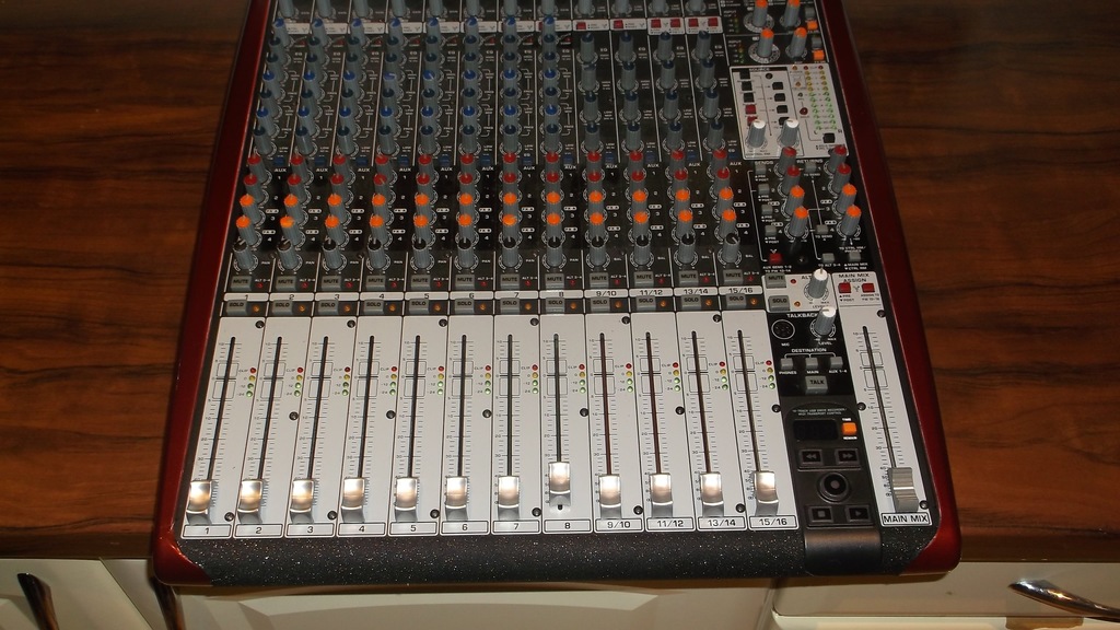 Behringer UFX1604