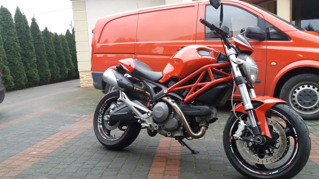 Ducati Monster 696