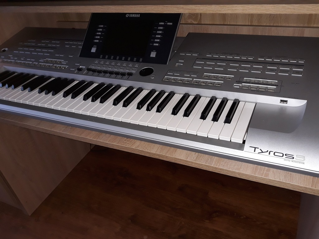 Tyros 3