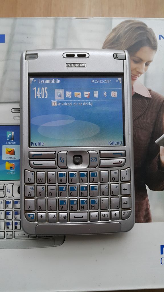 Porządki szafy-Nokia E61 pełna klawiatura