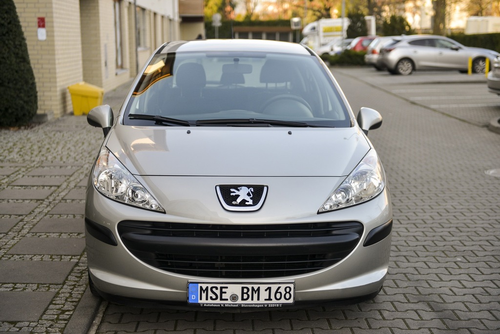 PEUGEOT 207 1.4 BENZYNA - CUKIEREK - B. ZADBANY