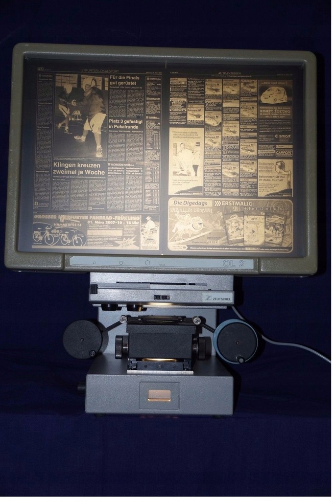 Uniwersalne urządzenie do odczytu błon mikrofilmow
