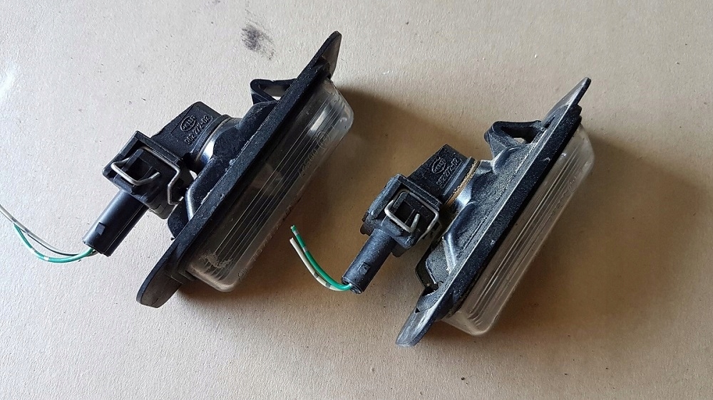 Lampki tablicy rejestracyjnej Toyota AVENSIS T22