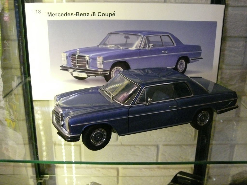 AutoArt 1:18 Mercedes W114 280C