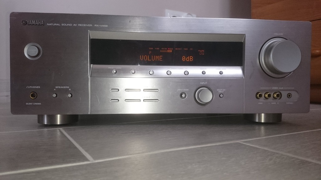 Yamaha RX-V459 wyłącza się po chwili