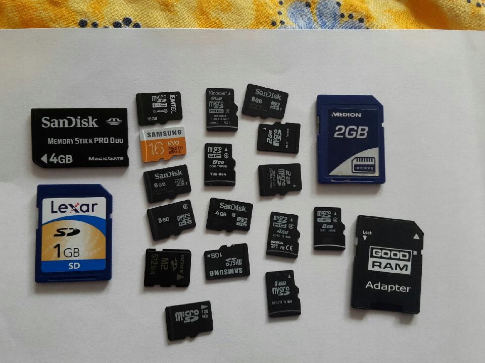 Karta pamięci micro , SD m2 zestaw 19 szt i adapt.