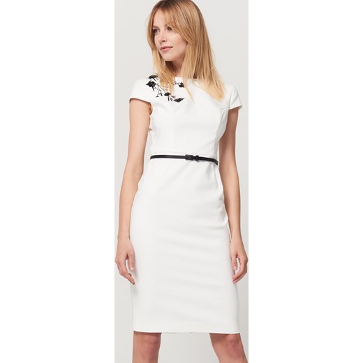 Elegancka ołówkowa sukienka z paskiem Mohito r.36