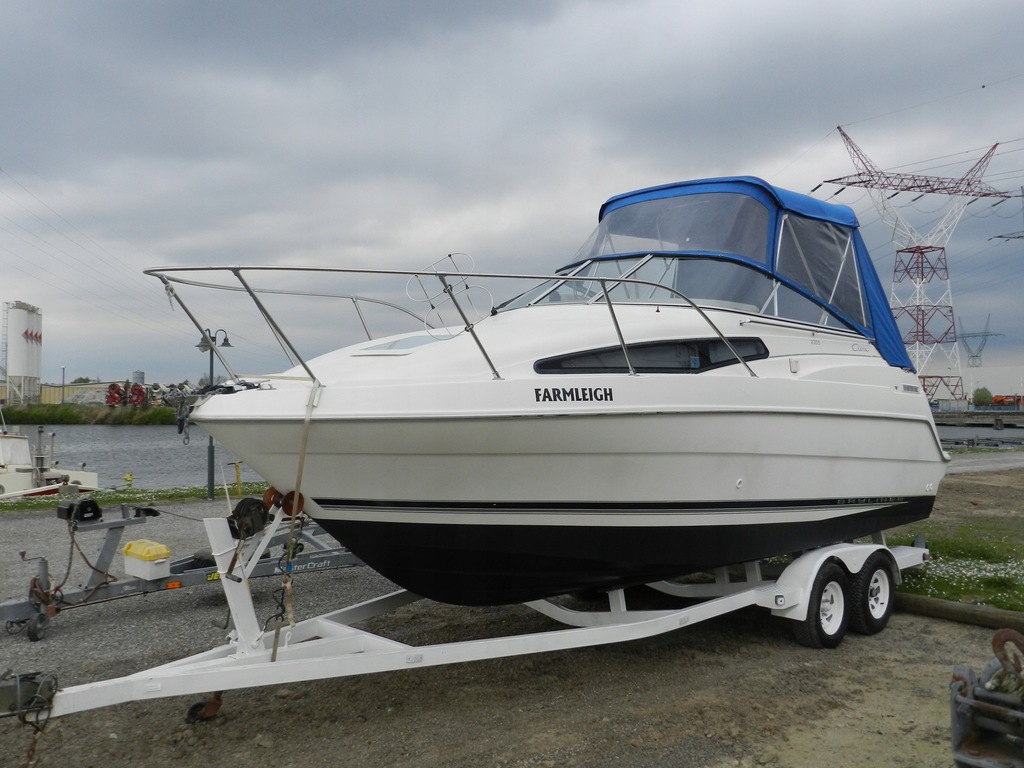 Jacht motorowy BAYLINER 2355 CIERA kabinowa z przy