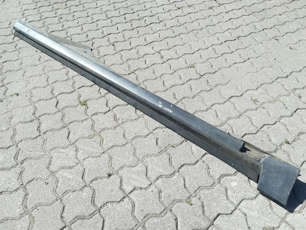 PRÓG OSŁONA PROGU LEWA ZEWNĘTRZNA PASSAT B5 FL