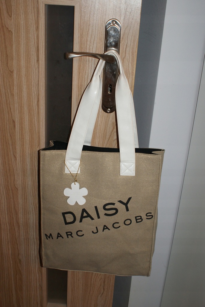 TOREBKA MARC JACOBS DAISY