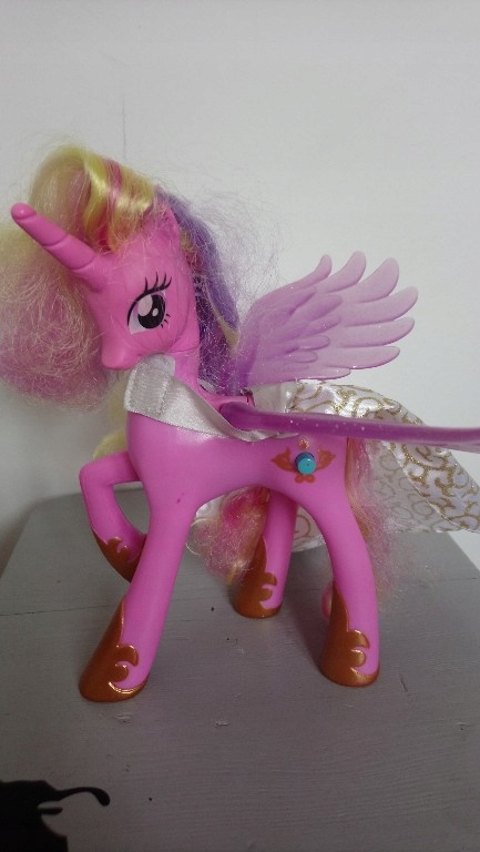 HASBRO kucyk CADENCE świeci, mówi