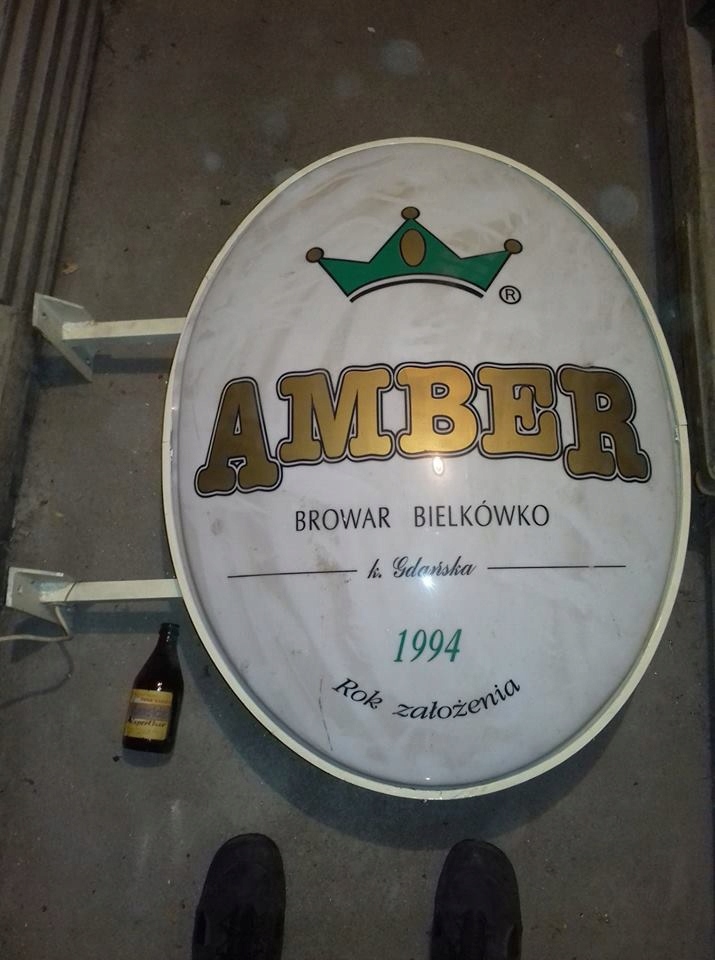 Reklama piwa Amber podświetlana