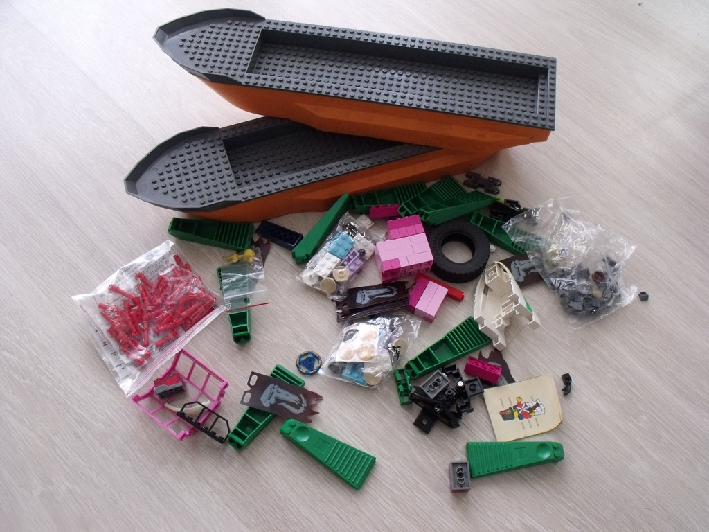 Lego  Korpus statku x 2 mix kg koła bufory