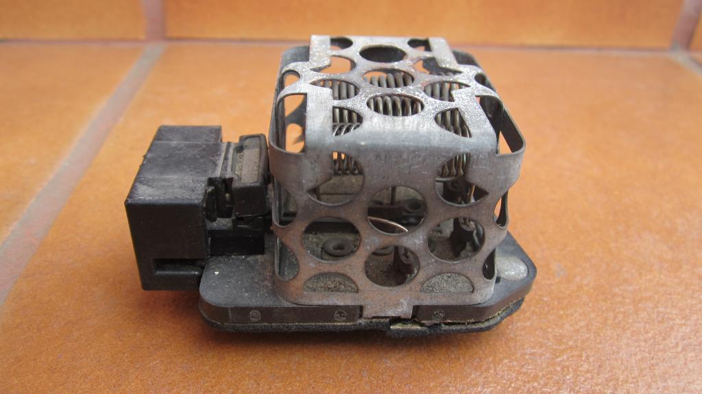 MERCEDES 124 REZYSTOR OPORNIK WENTYLATORA DMUCHAWY
