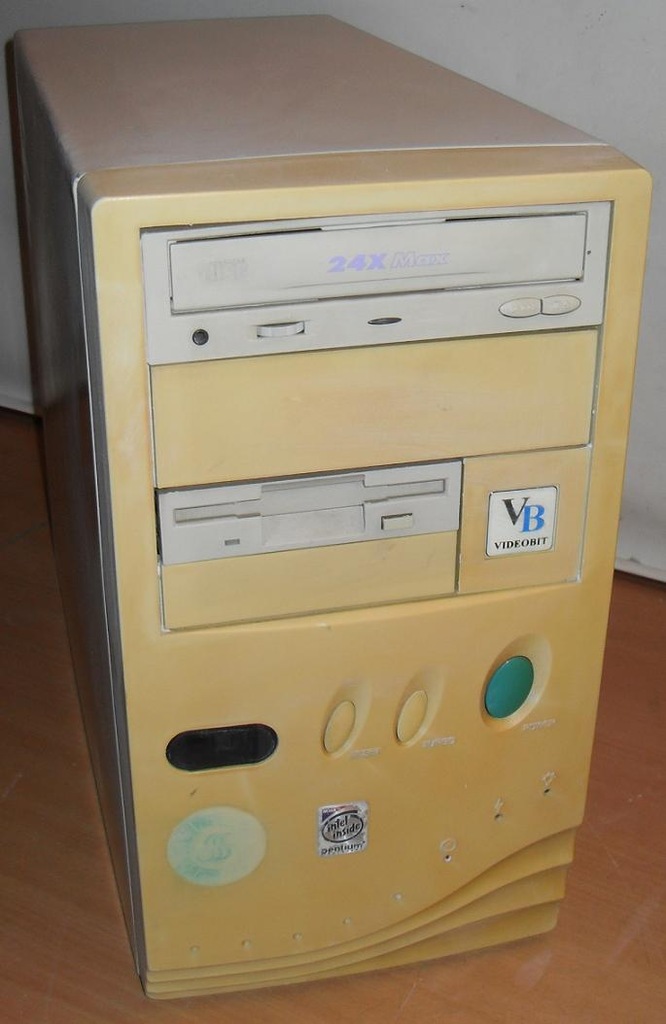 KOMPUTER VD VIDEOBIT PENTIUM-MMX 166 MHZ + 32 MB
