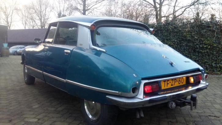 Fantomas sprzedaje swojego Citroen DS Pallas 23