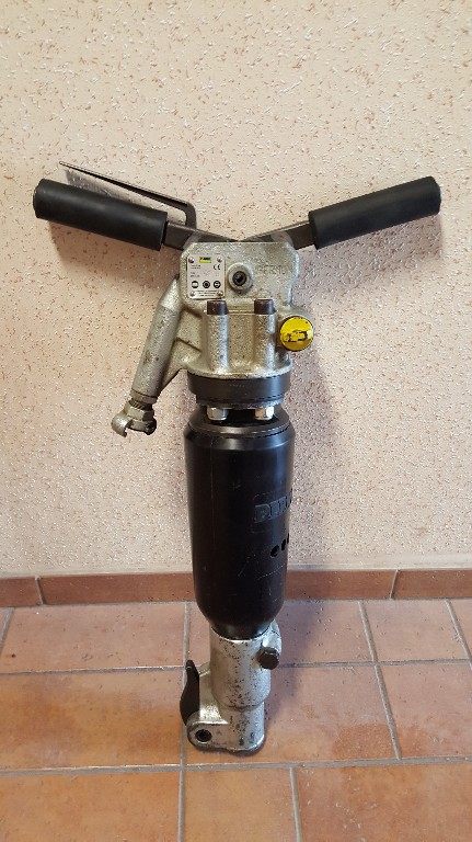 PNEUMATYCZNY MŁOT UDAROWY PERMON BKA 30 1900zł net