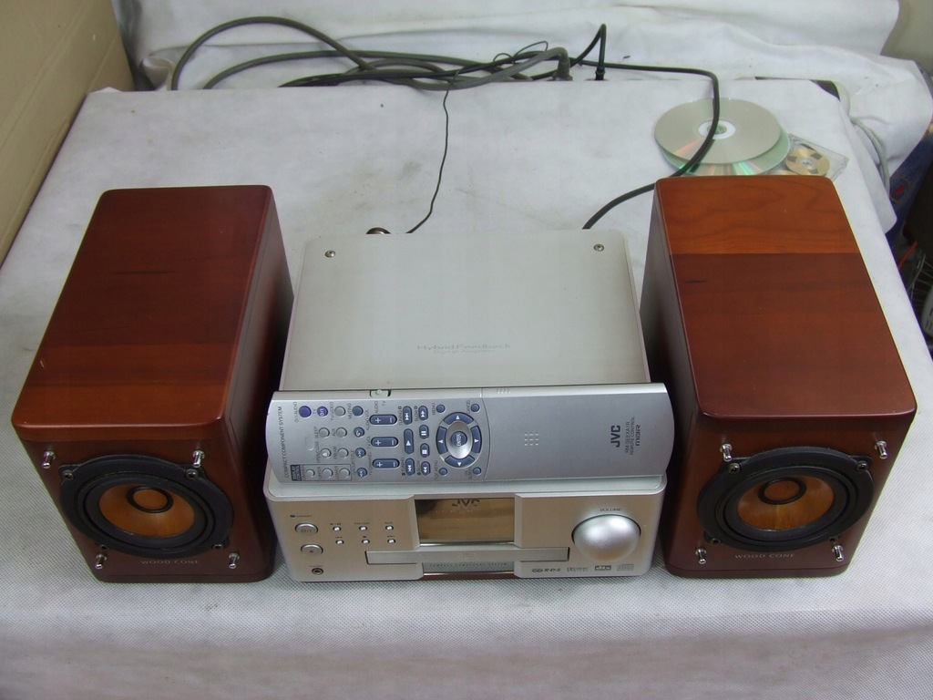 Wieża JVC CAEXA1 /2x30W/DVD/MP3/dts/PILOT 7579195501 oficjalne