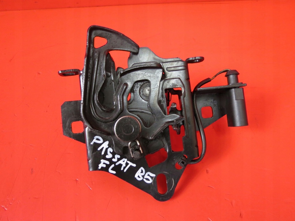 VW PASSAT B5 FL LIFT ZAMEK MASKI 3B0823509R CZĘŚCI