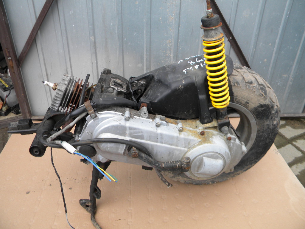SILNIK 50 2T PIAGGIO  TYPHOON NRG 8 BAR