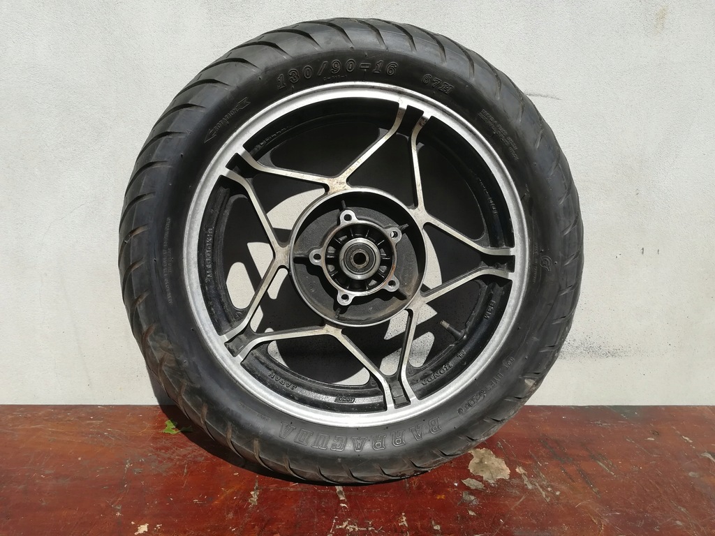 Koło TYŁ Honda VF 700 750 MAGNA OPONA 130/90 - 16