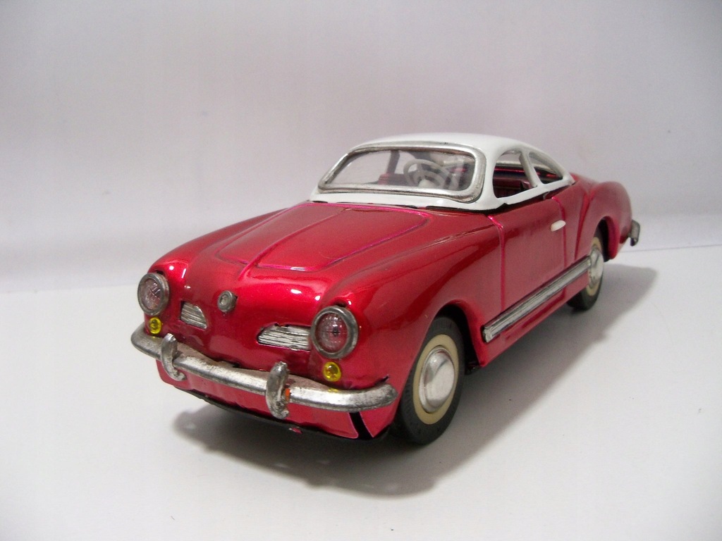 NEW TOY 1:18 VW KARMANN GHIA MODEL z LAT 70-tych