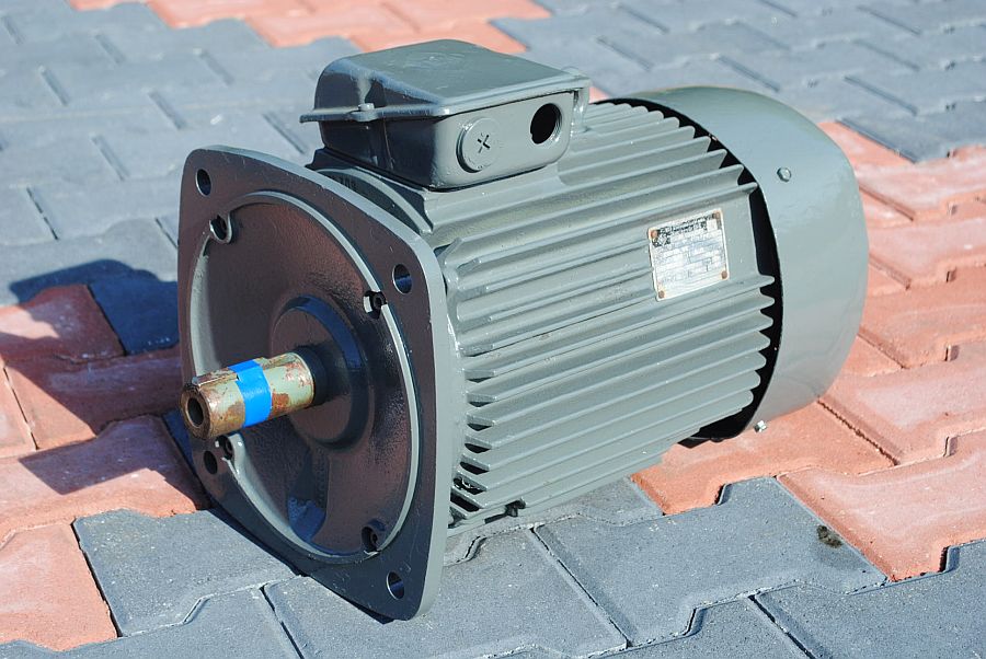 Silnik elektryczny kołnierzowy 5.5kw. 710obr.. VEM