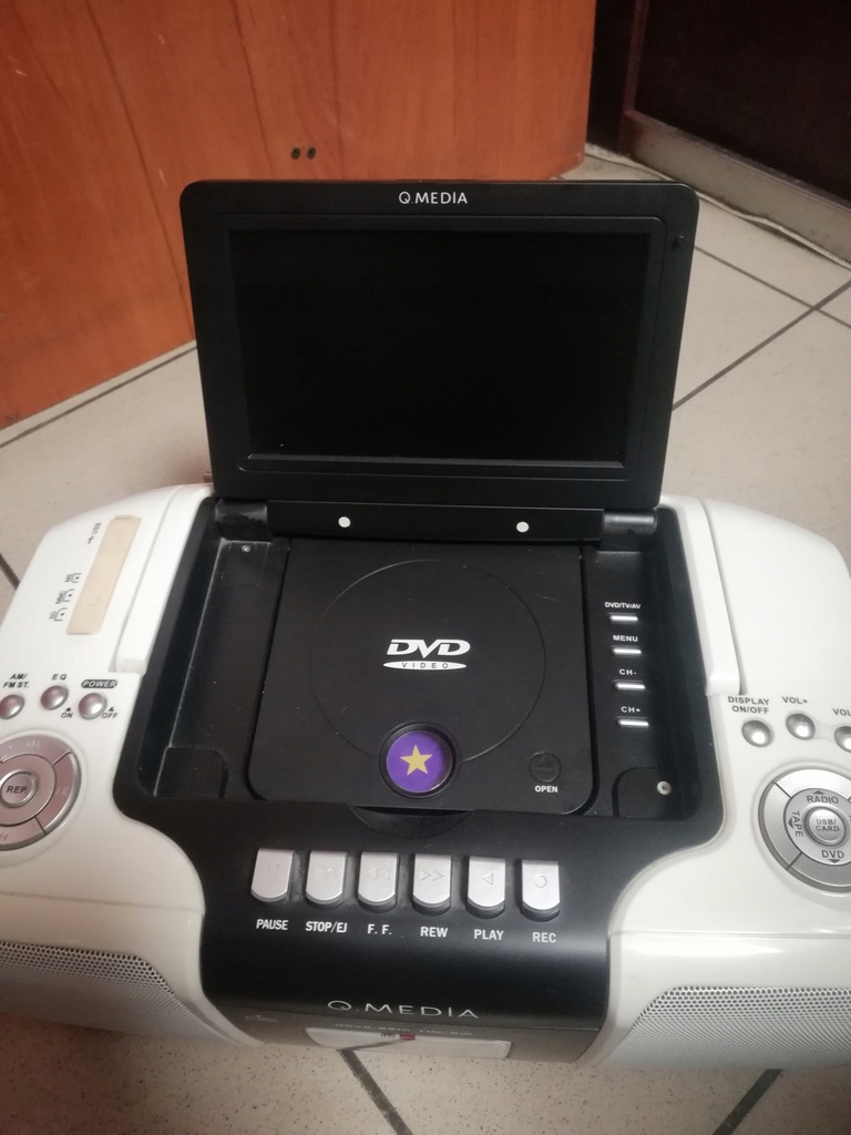 BOOMBOX 7 CALI TFT QDVD-8810-TVC-BW Q.MEDIA