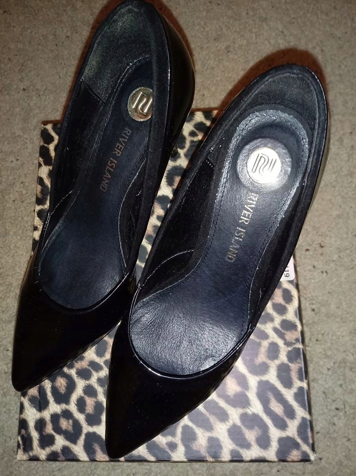 SZPILKI RIVER ISLAND CZARNE ROZM.37
