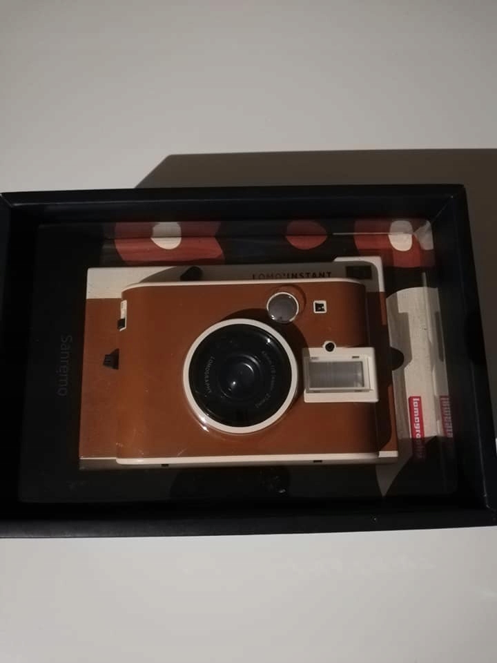 Polaroid Lomo Instant- wygląd retro-aparat natychm