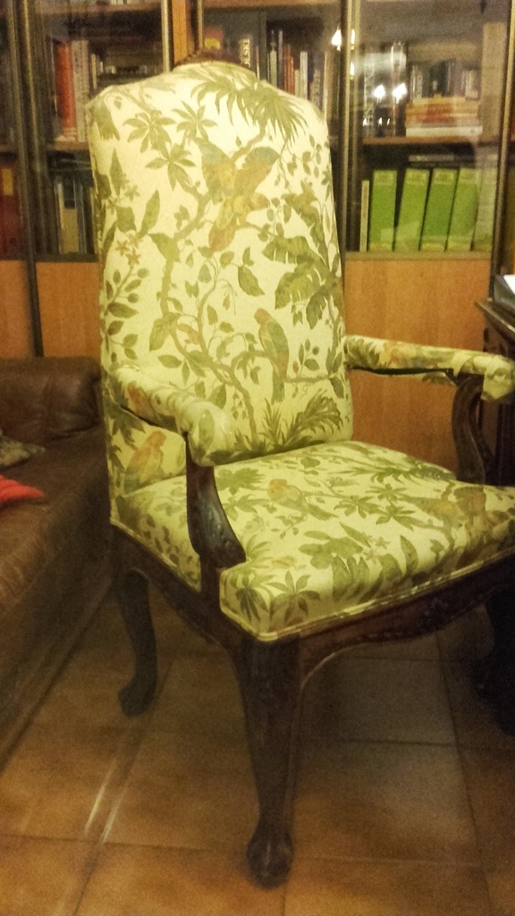 Fotel stylizowany na zabytkowy ww papugi