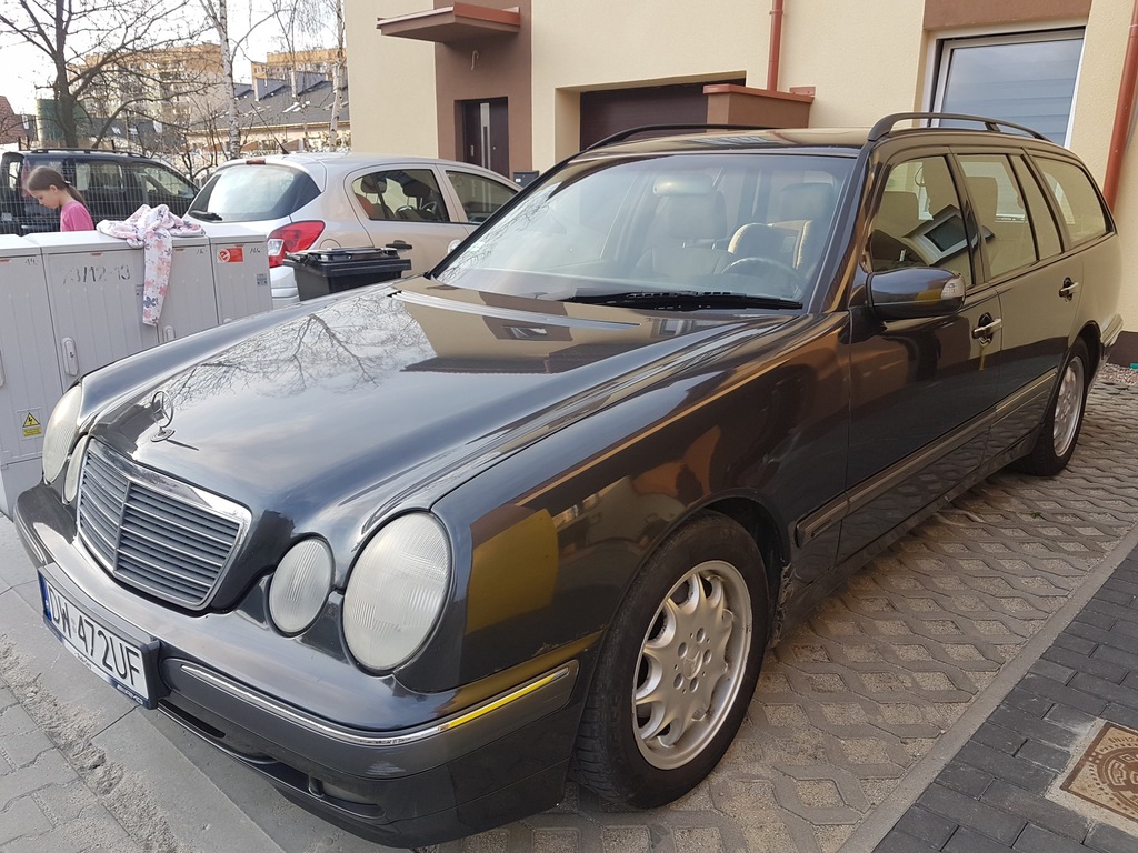 Mercedes E320 + LPG+Hak+Dwa komplety felg zima/lat