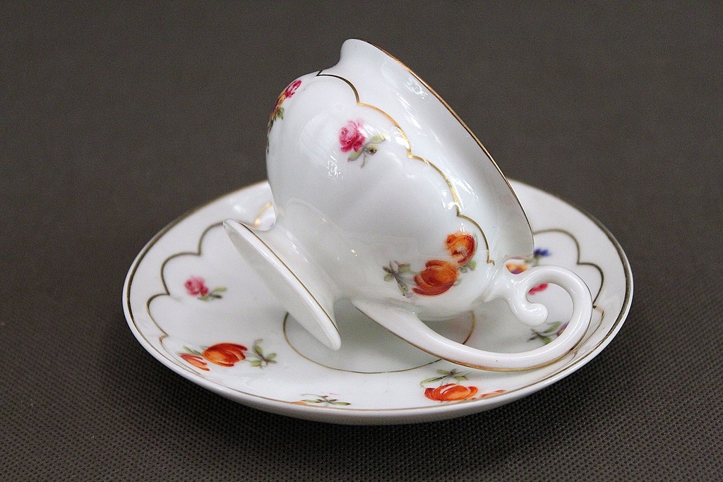 FILIŻANKA PORCELANA  SORAU   1919 - 1945 r ANTYK !
