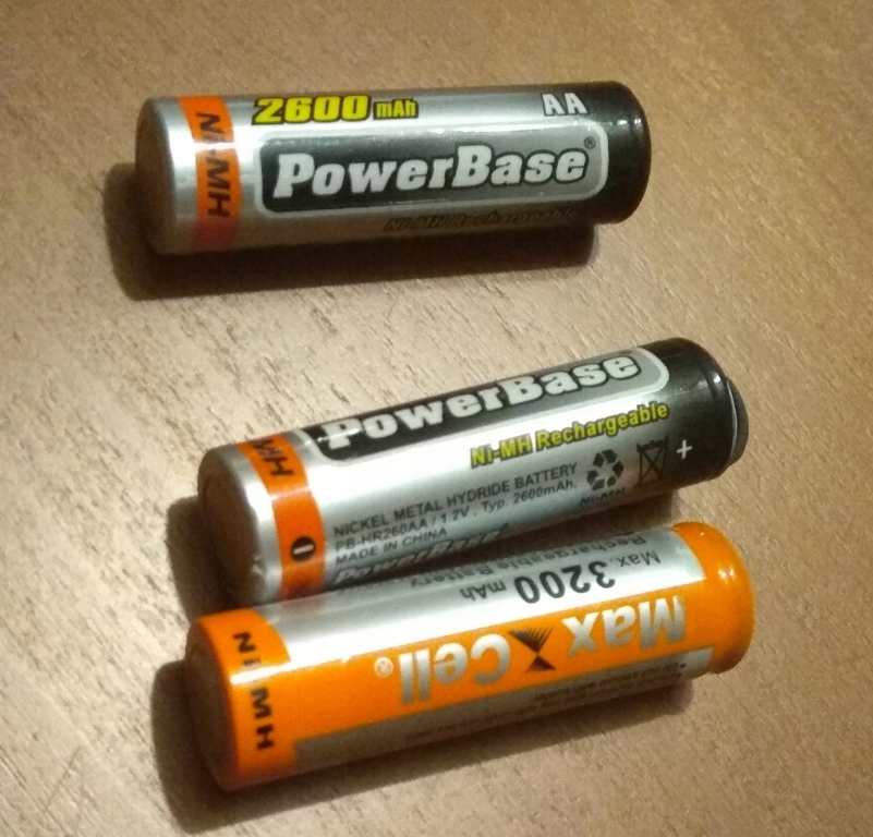 Akumulatory AA używane 2x PowerBase i 1x MaxCell