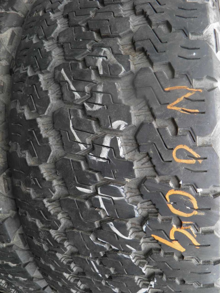 Goodyear Wrangler 275/60/20 114 T