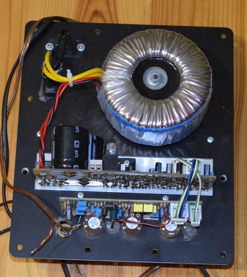 Wzmacniacz panelowy subwoofera 150W.