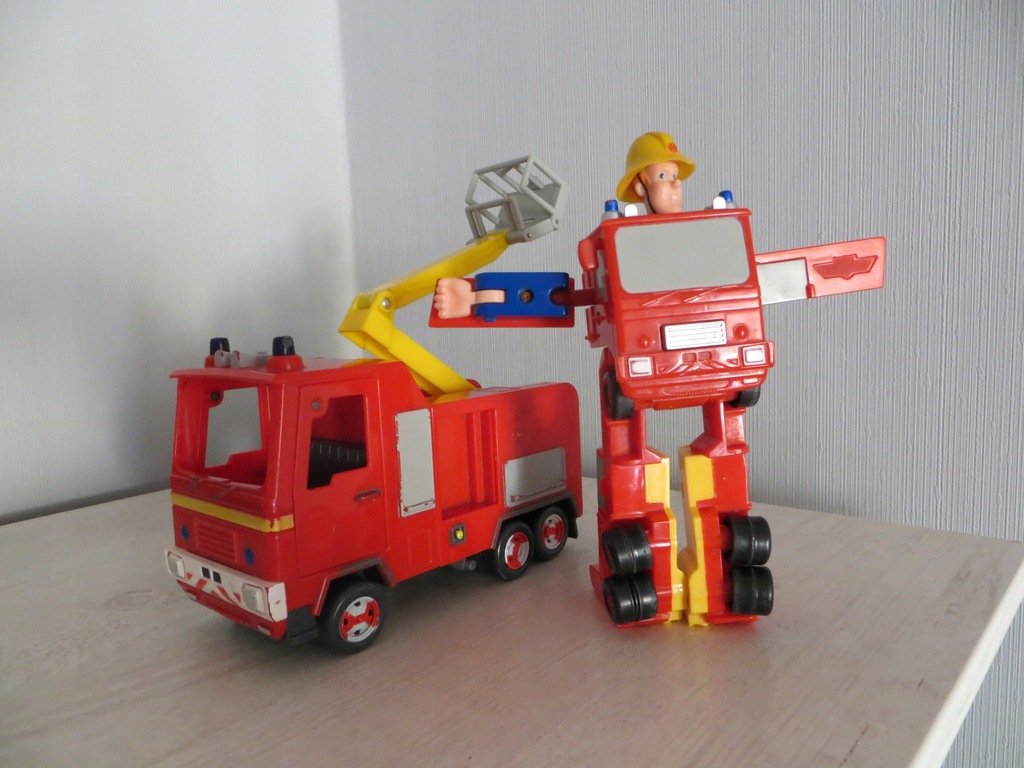 DWA AUTA STRAŻAK SAM I FIGURKA robot
