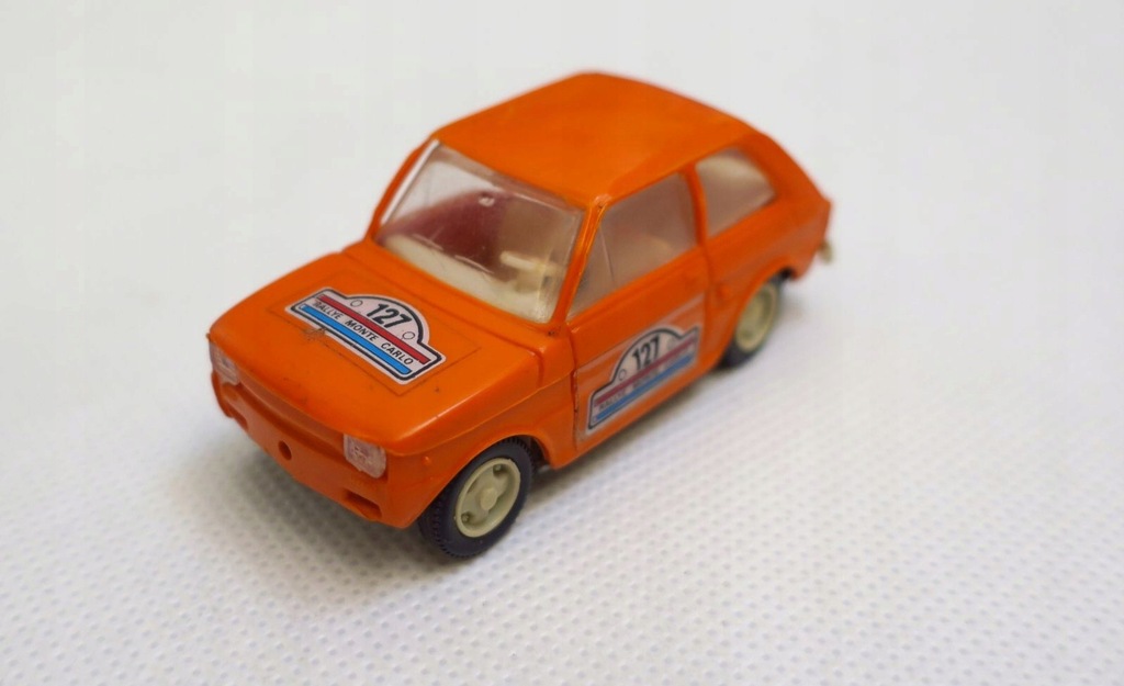ESTETYKA FIAT 126P MODEL Z PRL