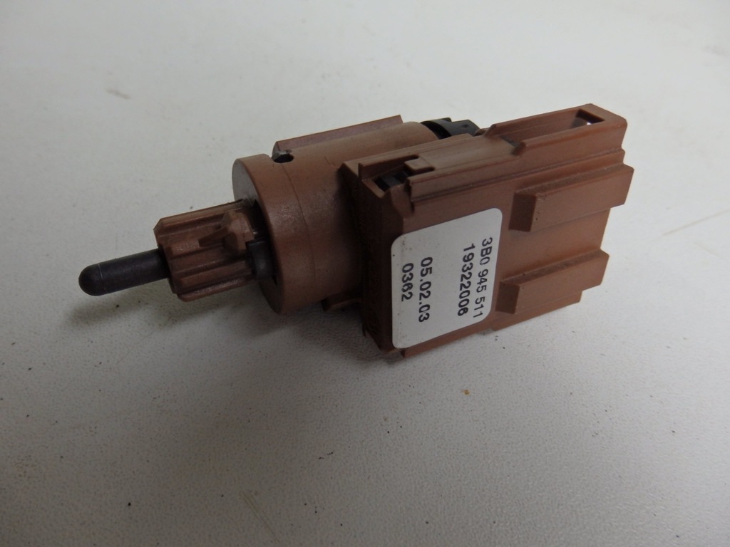 AUDI A4 B6 CZUJNIK STOP 3B0945511