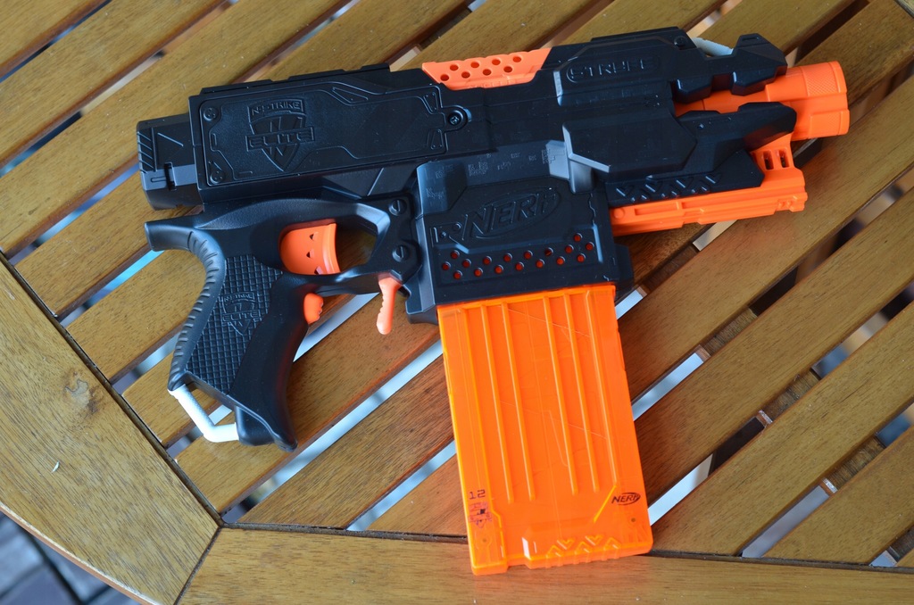 Pistolet NERF Stryfe ULEPSZONY pod LI-Ion 9V