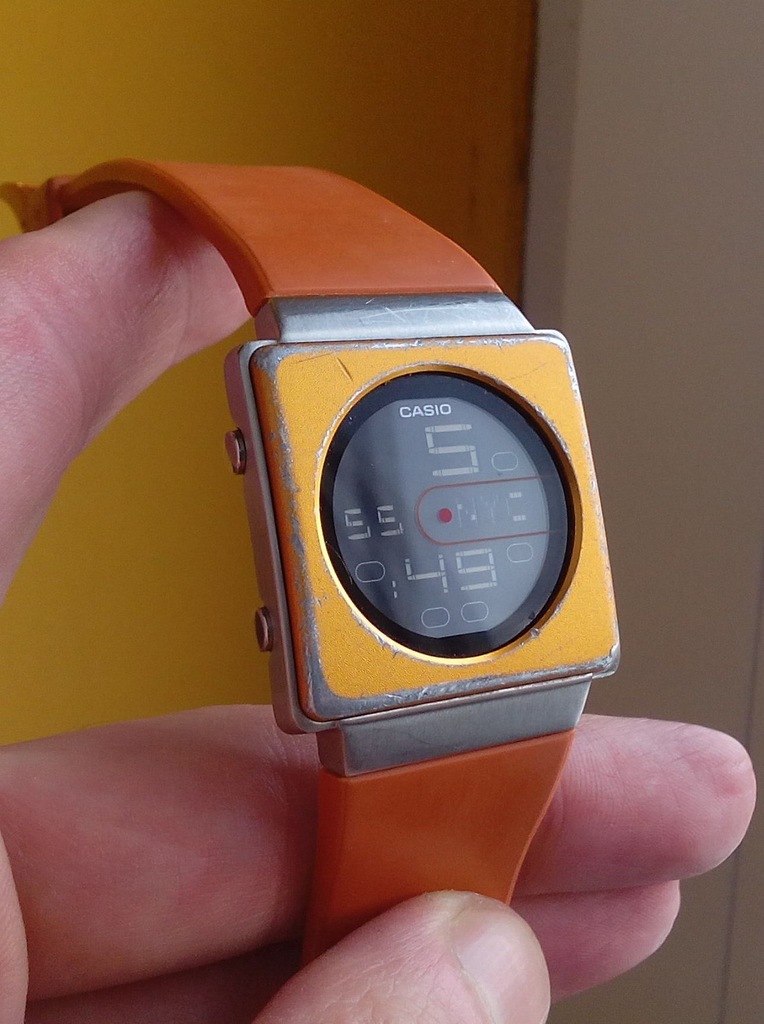 ZEGAREK CASIO FUTURIST LA-2001