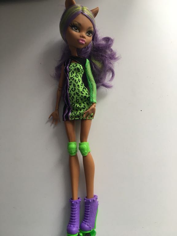 Lalka Monster High Clawdeen Wolf na wrotkach