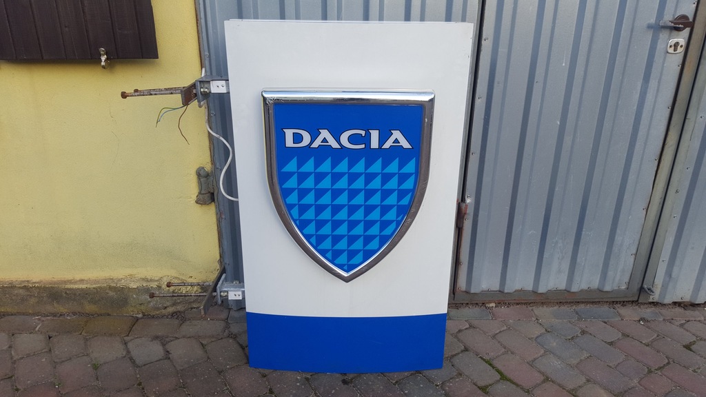 REKLAMA ŚWIETLNA OŚWIETLENIE BANER ŚWIETLNY DACIA