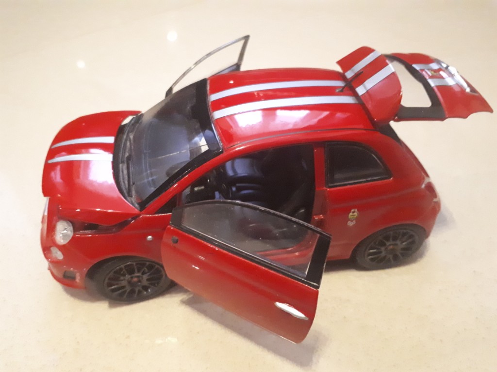 BBURAGO FIAT 500 ABARTH 695 Tributo Ferrari 1:24