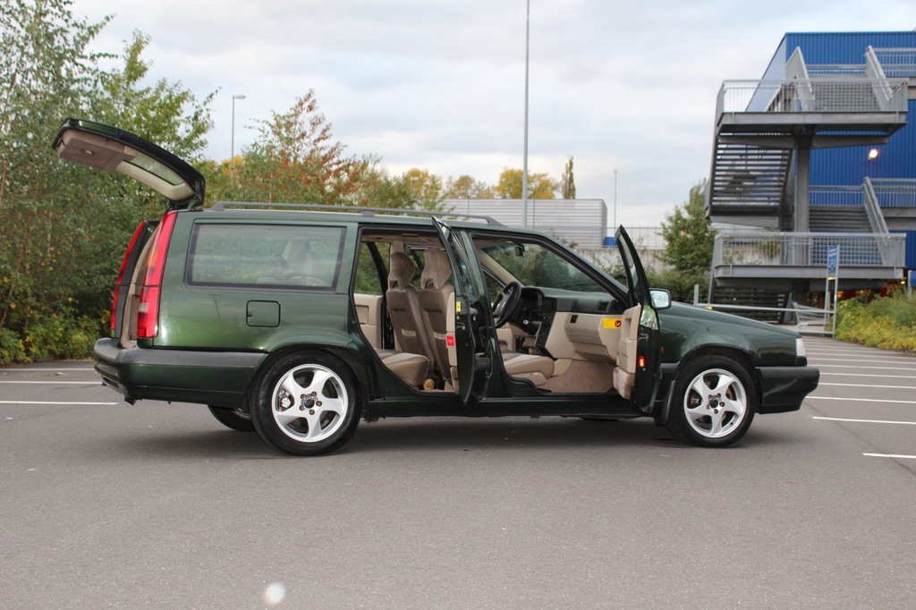 Volvo 850 Dark Olive Green