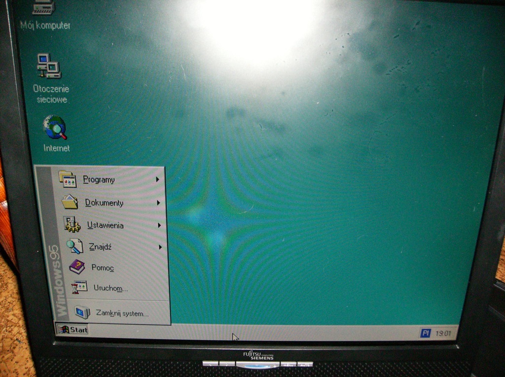 stary komputer windows 95 pentium I MMX 166mhz