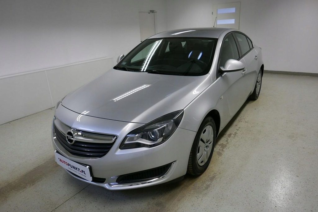 Opel insignia salon