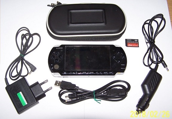 Sony PSP 3004, etui, karta 16GB, gry, kable