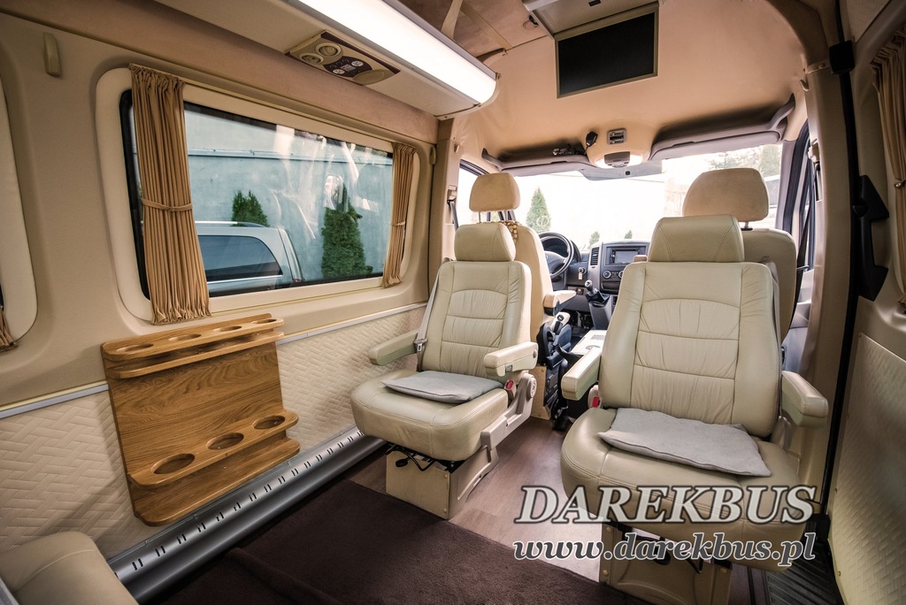 WYNAJEM BUSÓW VIP PREMIUM BIZNES  8 OSOBOWY 